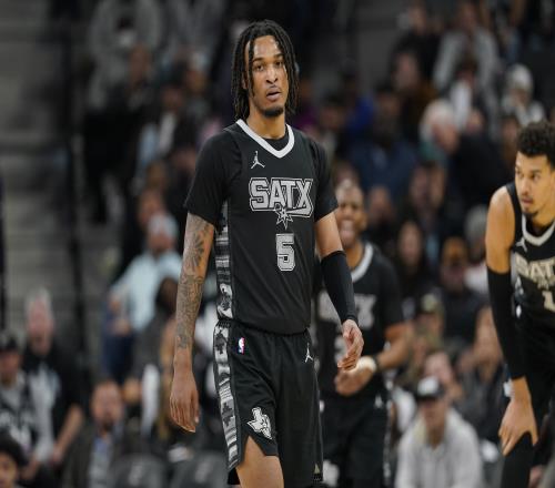 菜鸟丨卡斯尔15中10新高33分“大方脑袋”科利尔15+13连中关键球