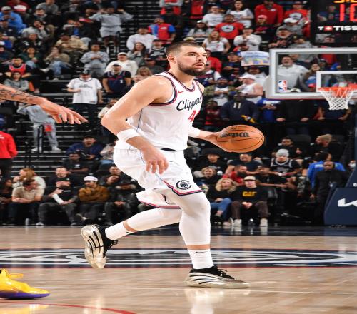 爆砍21分22板打爆文班！船记：祖巴茨是目前NBA最被低估的中锋