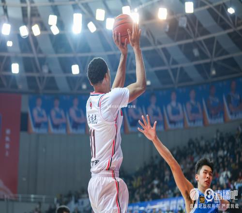 正负值+24最高！贝兹利半场13分钟5中3拿到9分4板三分2中1