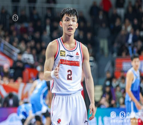 下半场回暖徐杰上半场5中0一分未得下半场13中6拿到23分