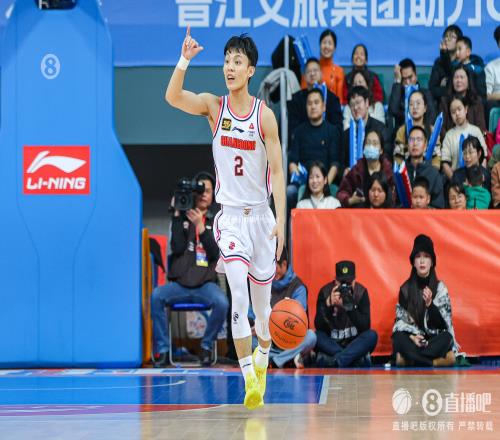 媒体人：黄荣奇对哈维的消耗至关重要徐杰真的厉害