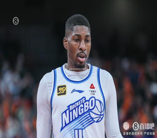 双拳难敌四手！马奇全场各种抡39中20&三分18中7空砍60分！