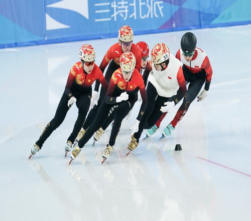 短道速滑世锦赛男子5000米接力：中国队晋级决赛，荷兰队犯规