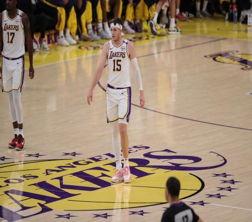 昨天驱逐憋着火呢！里夫斯21中9砍下32分7助罚球13中12
