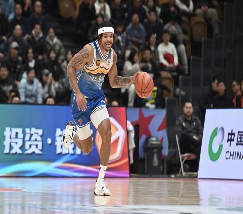 CBA官方：新疆取消注册外援爱德华兹和皮特森