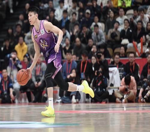 直播吧：刘晓宇前往医院进行核磁共振腰部有老伤