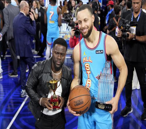 欧文：这是库里的主场我们都在给他喂球&不会妨碍他去拿MVP