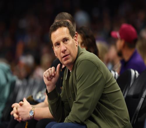 名记：太阳预计将寻求更年轻的教练候选人包括一些退役的NBA球员