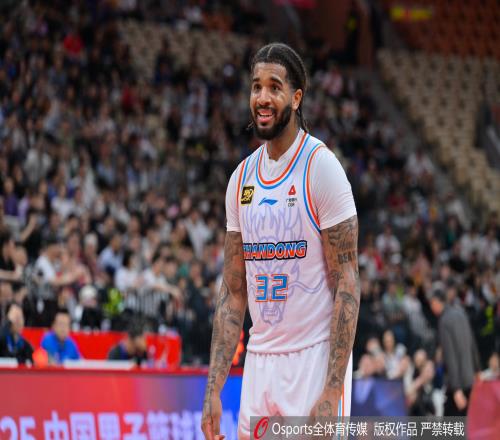 山东半场落后18分！媒体人：在萨林杰面前克里斯有点不会了