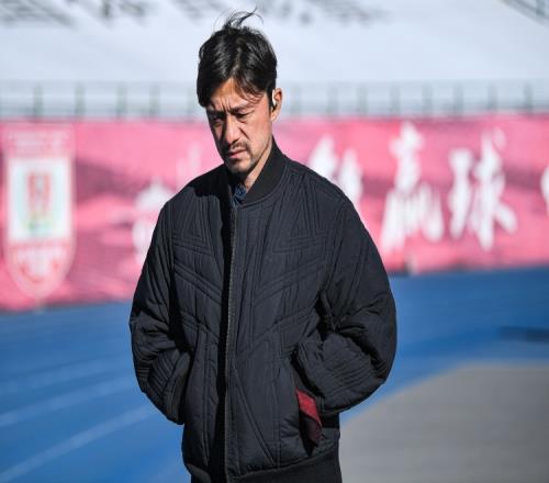足球报：谢晖请辞只是说法苏亚雷斯到来前亚泰启用本土团队救火