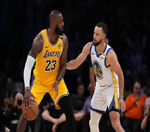 NBA中国常规赛球衣销量：詹姆斯库里东契奇前三三球压约基奇