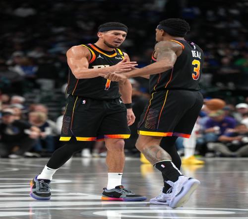 篮球是长人运动交易达成后太阳现有阵容后卫多达10位！