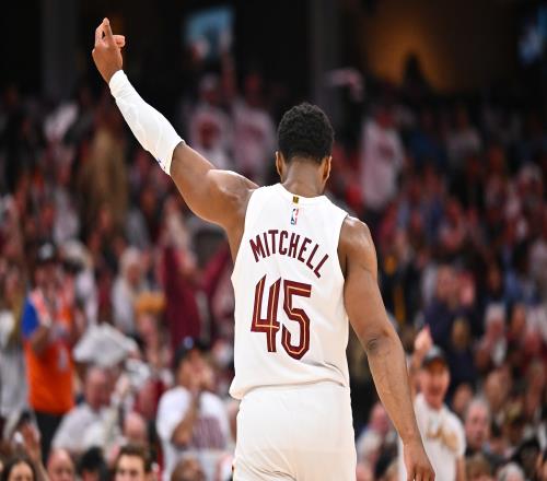 比肩乔詹！米切尔系列赛前3场场均40+NBA近40年来第3人