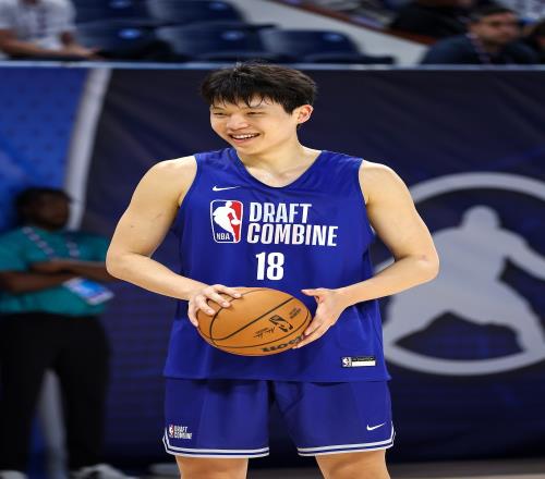 首次上榜！美媒SBC更新模拟选秀：杨瀚森第44顺位被雷霆选中
