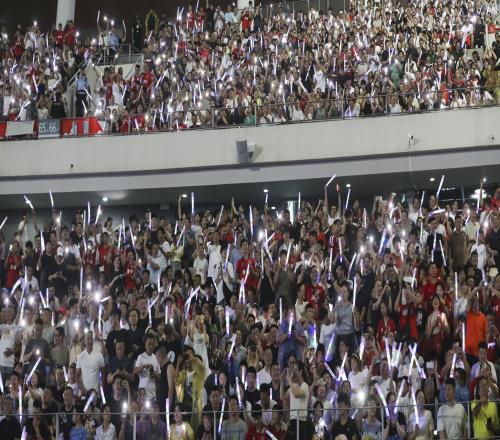火爆2025苏超8轮48场观众总数已突破110万，场均2.3万人观战