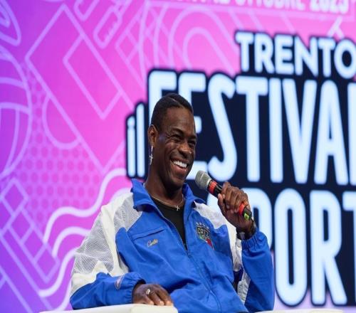 巴洛特利：要给皮奥和卡马尔达时间相信意大利会晋级世界杯