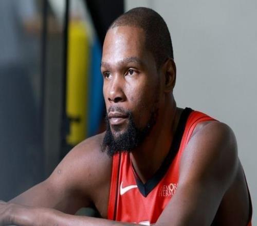 杜兰特薪资总收入达到5.982亿美元，超越詹姆斯成为历史第一