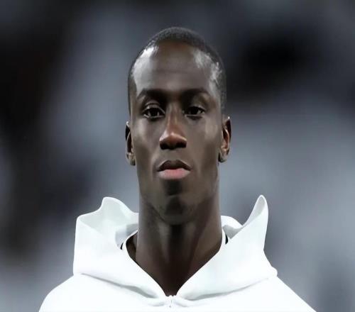 功勋悍将伤停6个月！皇马不想等了，或痛下杀手直接解约，太无情