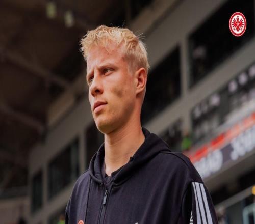 官方：法兰克福中场奥斯卡霍伊伦大腿肌肉拉伤，伤愈时间未知