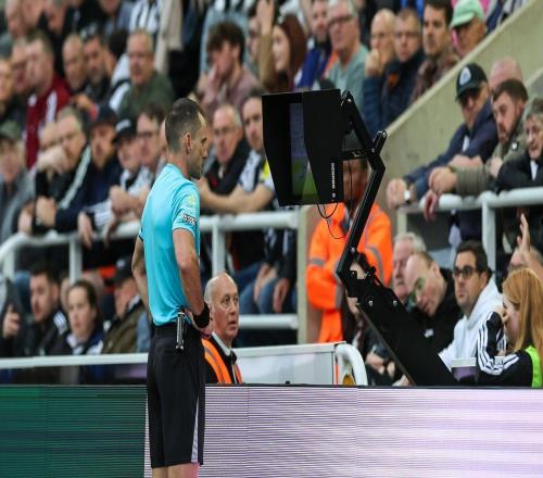 国际足联拟修改多项足球规则！VAR或将再扩权，第二张黄牌可干预