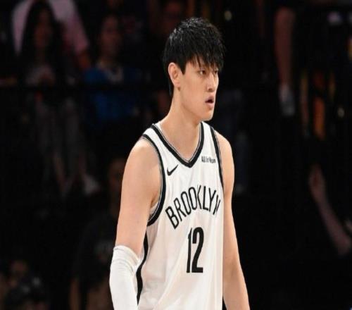 1秒钟都没让上！篮网被喷不懂人情世故，让曾凡博坐冷板凳