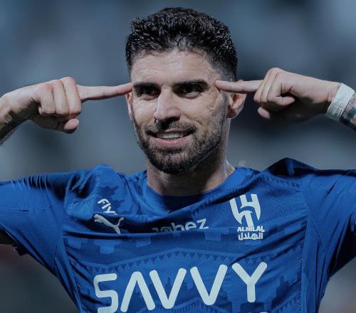 曼联明夏可免费签铁腰，其愿降薪一半重返英超！冬窗亦可2000万买