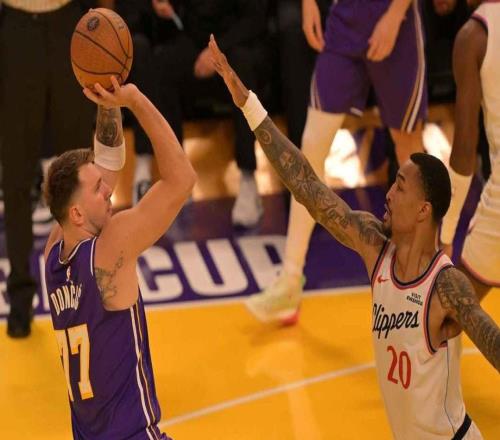 湖人队东契奇就NBA杯场地问题提出呼吁：太滑了，很危险