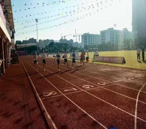 “身上有汗眼里有光”，深圳市中小学生田径比赛激战正酣