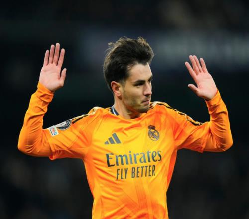 决战巴萨！皇马首发唯一悬念：2人竞争主力阿隆索艰难选择