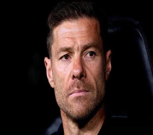 记者：对阵塞尔塔前阿隆索给全队放假两天，这让管理层不解