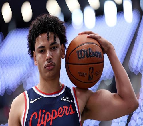 又能得分又能传球，快船锋线新星在进攻端有着很高的成熟度