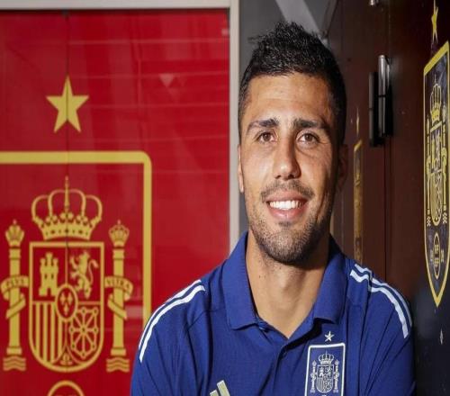 罗德里：重返国家队让我很开心，教练和队友们对我非常关爱