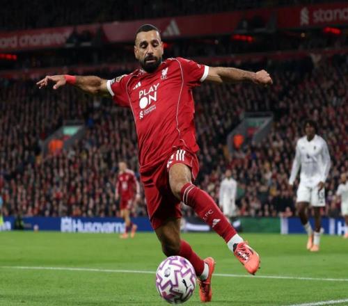 周薪40万镑！萨拉赫断崖下滑：8轮10次过人全败被批躺平该当替补