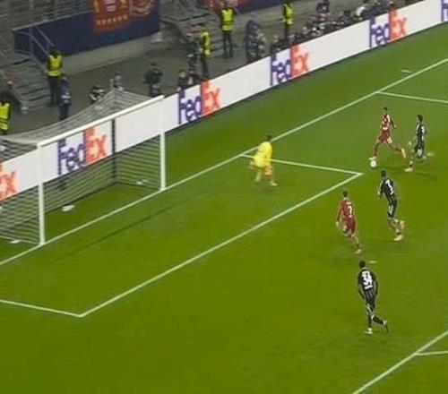 被球迷围攻，萨拉赫怒改社媒头像