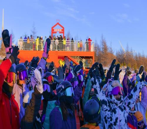 冰雪赛道，为塞北山城高质量发展打开想象空间｜新京报评论