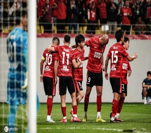中超：成都蓉城31战胜梅州！仍落后榜首2分，杨明洋、罗慕洛破门