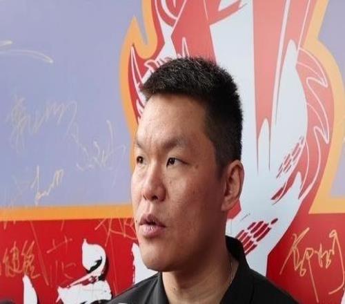 身高1米98臂展2米08！广东男篮与奎因完成签约朱芳雨目标明确