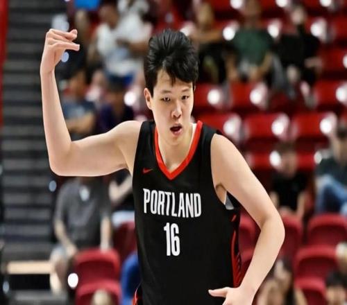 央视给足杨瀚森面子开拓者大战勇士获转播：盼爆冷掀翻勇士