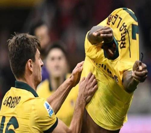 意媒丨莱奥脱衣庆祝被加比亚拦截