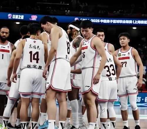 标配！广东新援完成入队仪式他是新赛季冲冠重要因素