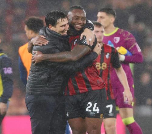 连续6轮不败升至第2！伯恩茅斯成英超黑马主帅伊劳拉神了