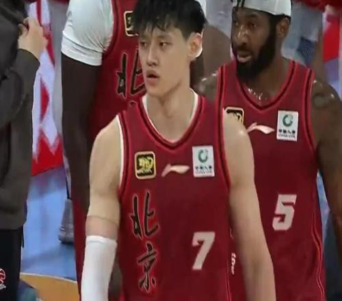 1100万硬砸曾凡博北京首钢被曝欲强行留人，能打爆广东队夺冠！