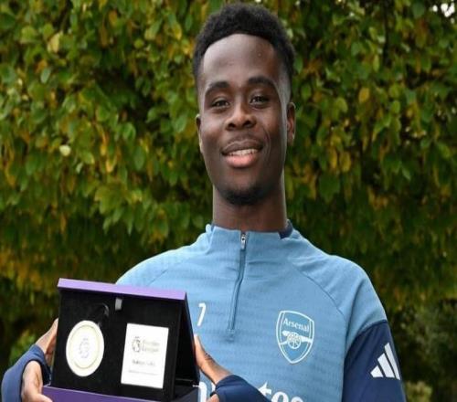 官方：萨卡与道曼因为特别里程碑分别获得了英超颁发的纪念奖