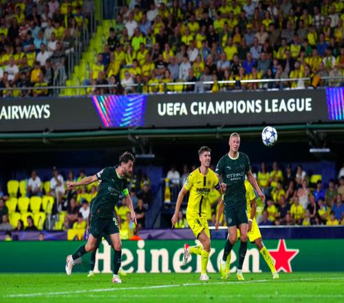 欧冠：黄潜02曼城B席头球建功哈兰德连续12场破门狂轰22球