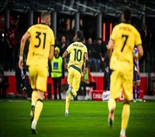 托尼丨他回到自己位置后接管了比赛