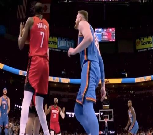 强行叫暂停险吃技犯，NBA球员“懵圈”时刻真不少