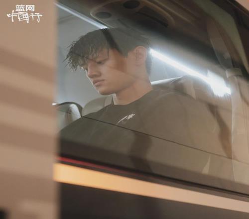 中国赛不让中国人打，球迷怒了：曾凡博是dou+