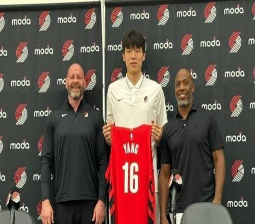 媒体人：没想到杨瀚森舆论如此之差，甚至有球迷去开拓者官媒去骂