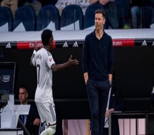 莫伦特斯怒批维尼修斯：对队友对教练都不尊重，理应受到处罚