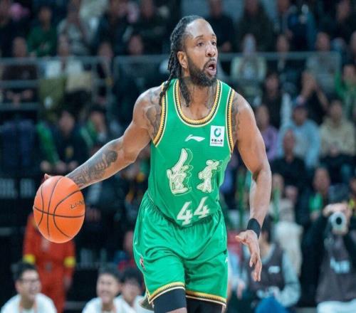 辽宁男篮输球，威尔斯神情沮丧北京男篮伤大将，胡明轩状态好转